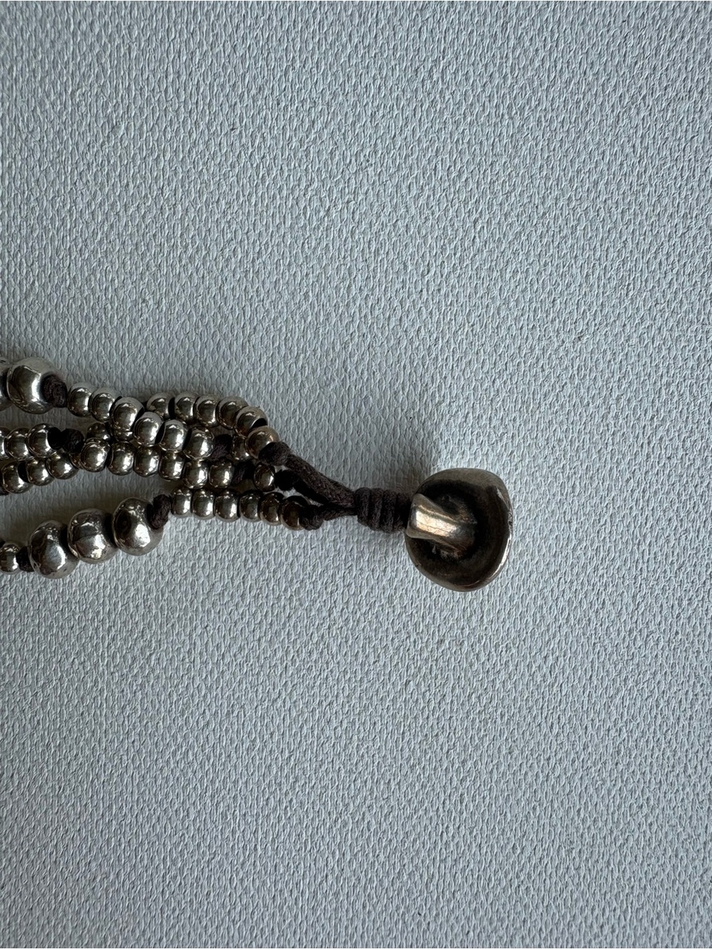 Uno de 50 Silver Beaded Leather Bracelet - Picture 4 of 6